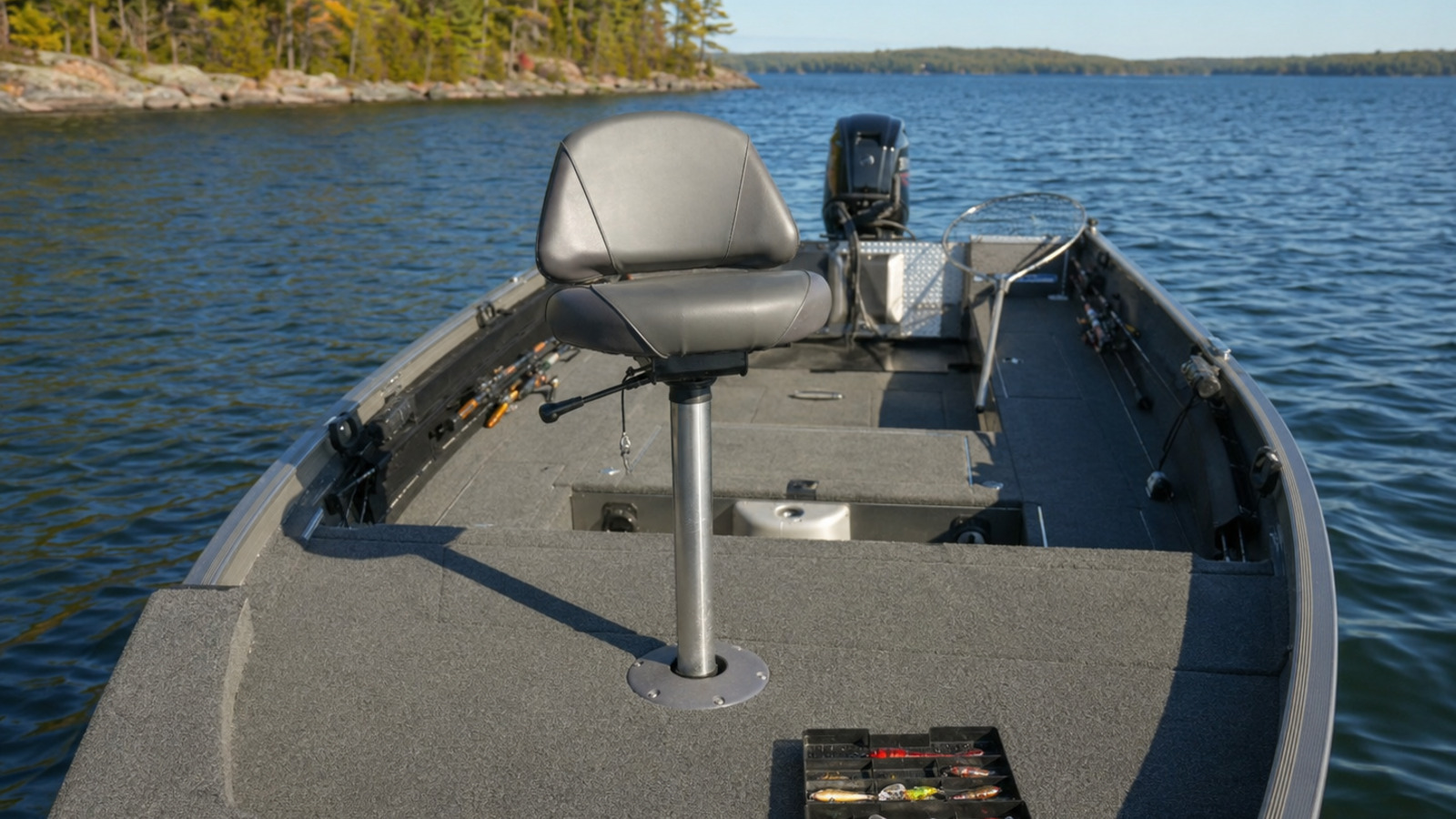 lund pro guide 1875 pro guide bow casting deck 13