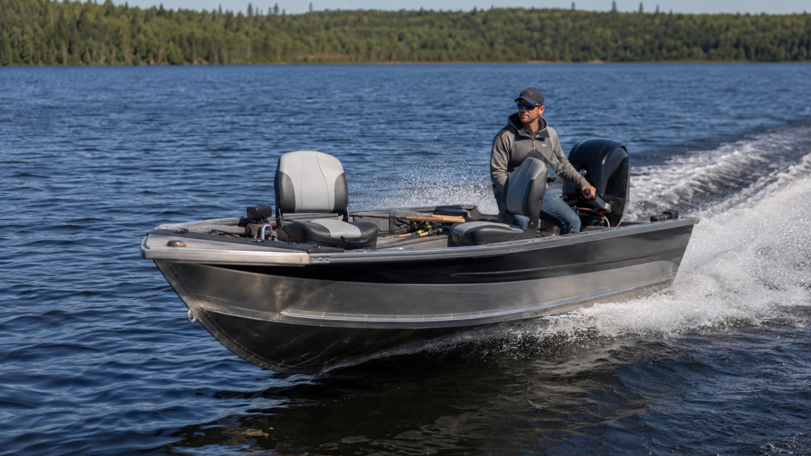 lund pro guide 1875 pro guide front quarter run 02