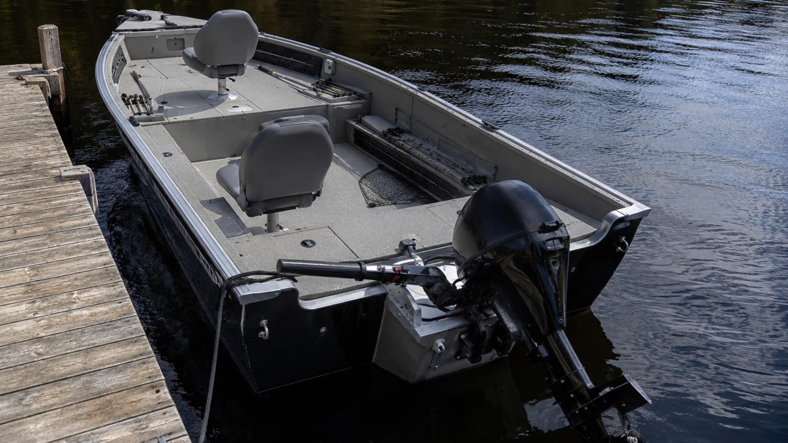 lund pro guide 1875 pro guide stern quarter dockside 23