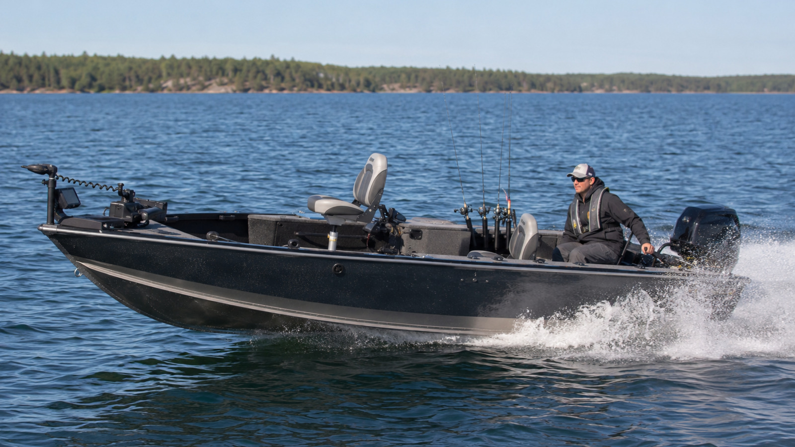 lund pro guide 2075 pro guide front quarter run 02