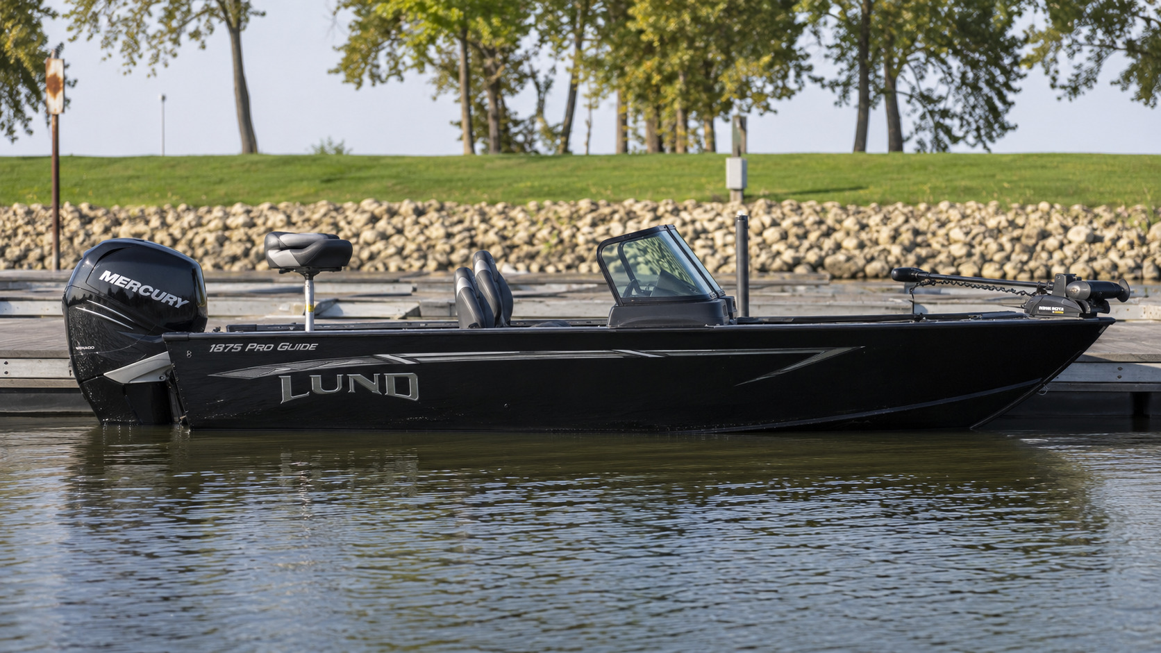 lund pro guide dockside profile 05