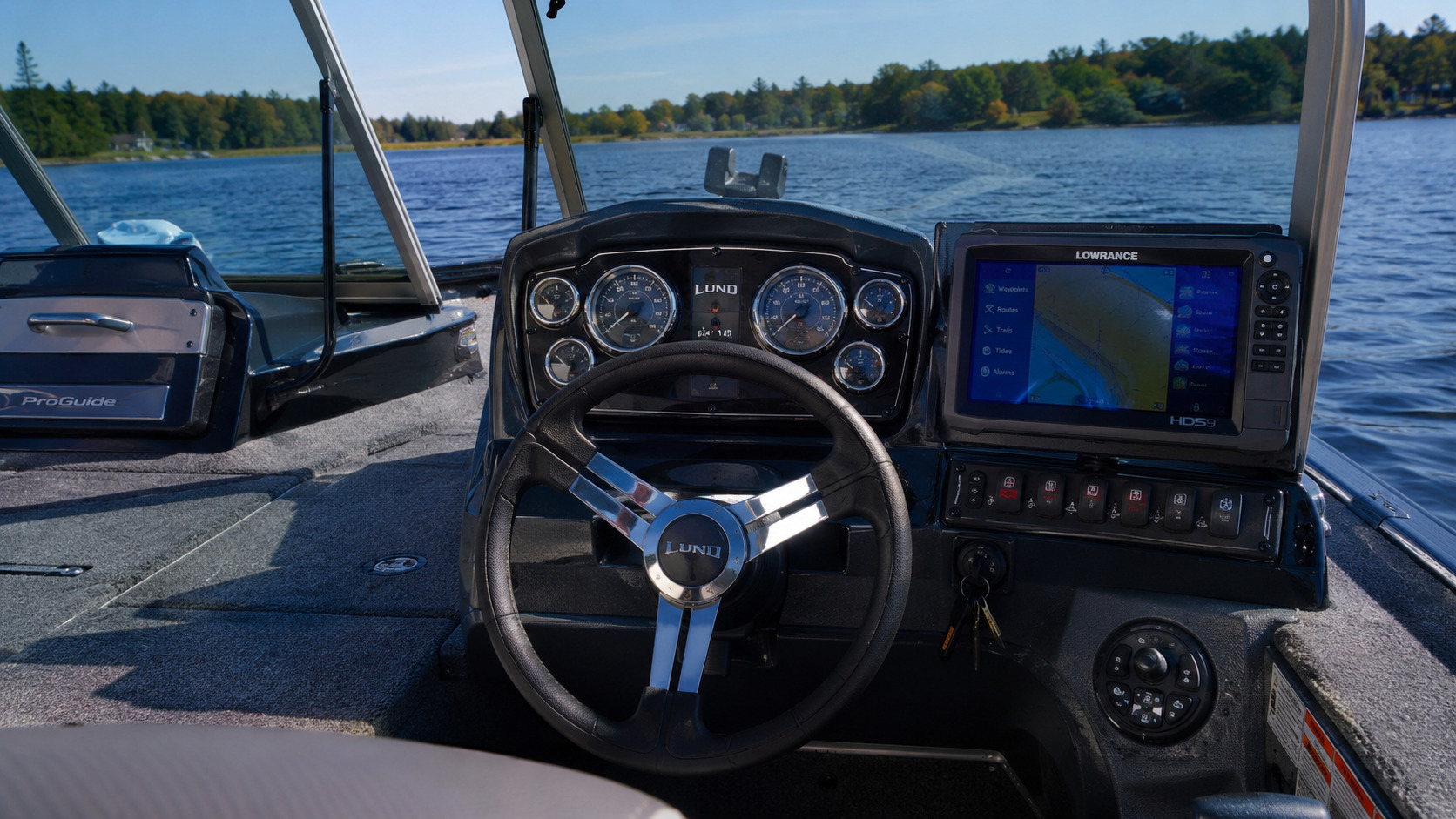 lund pro guide helm detail 13