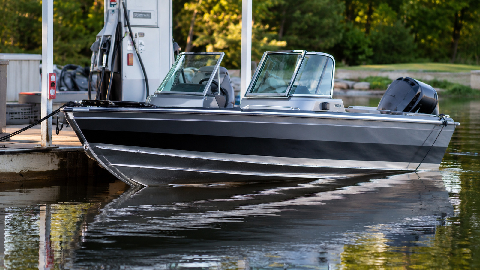 lund pro v 1975 pro v fuel dock profile 20