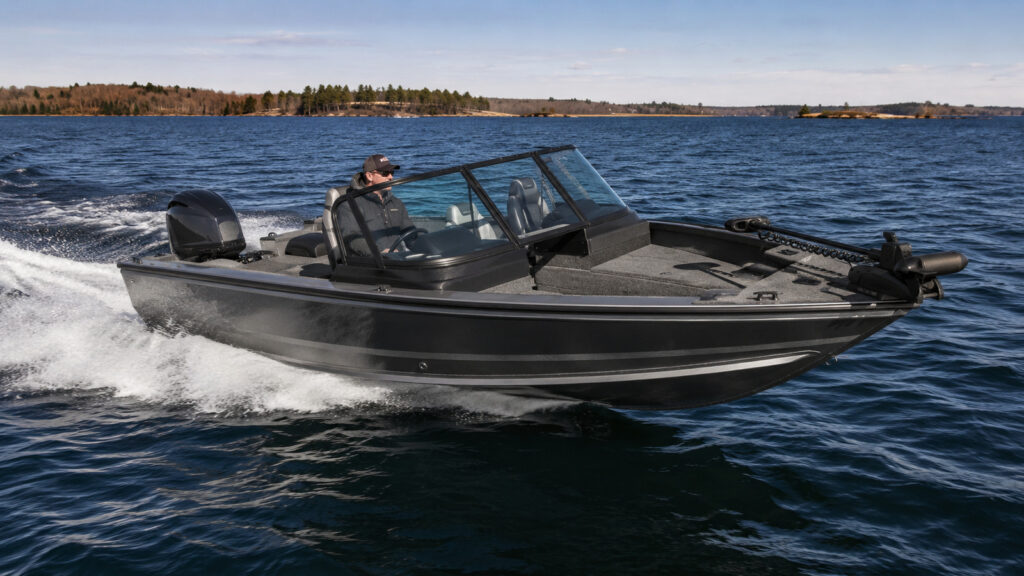 lund pro v 2075 pro v hero underway 01