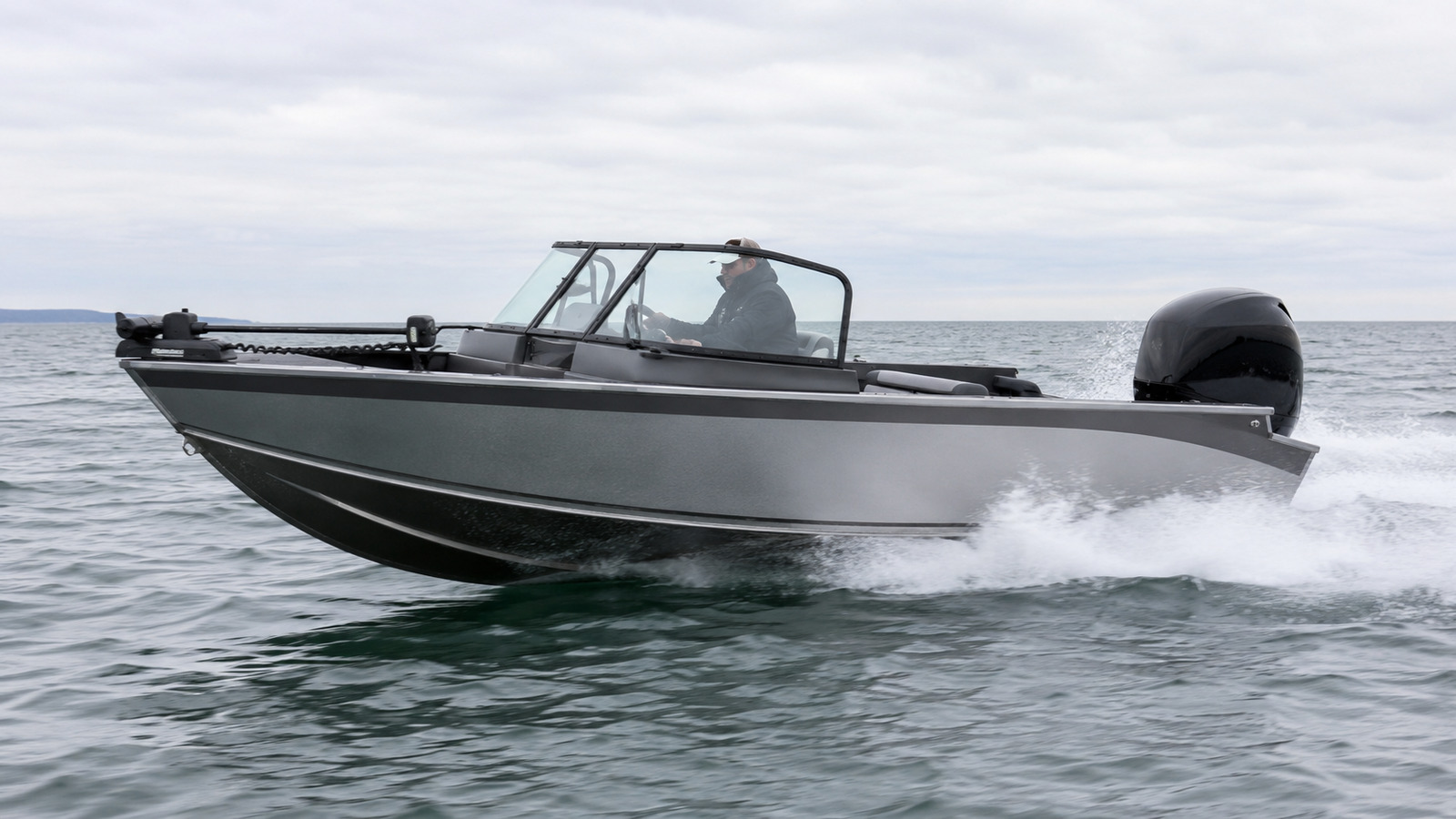 lund pro v 2075 pro v port quarter running 15