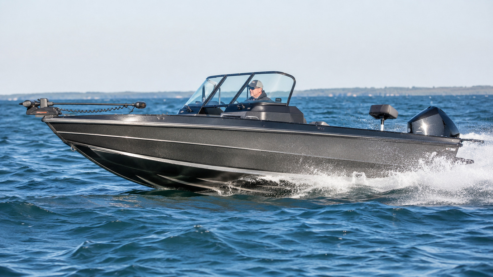 lund pro v 2175 pro v front quarter running 02