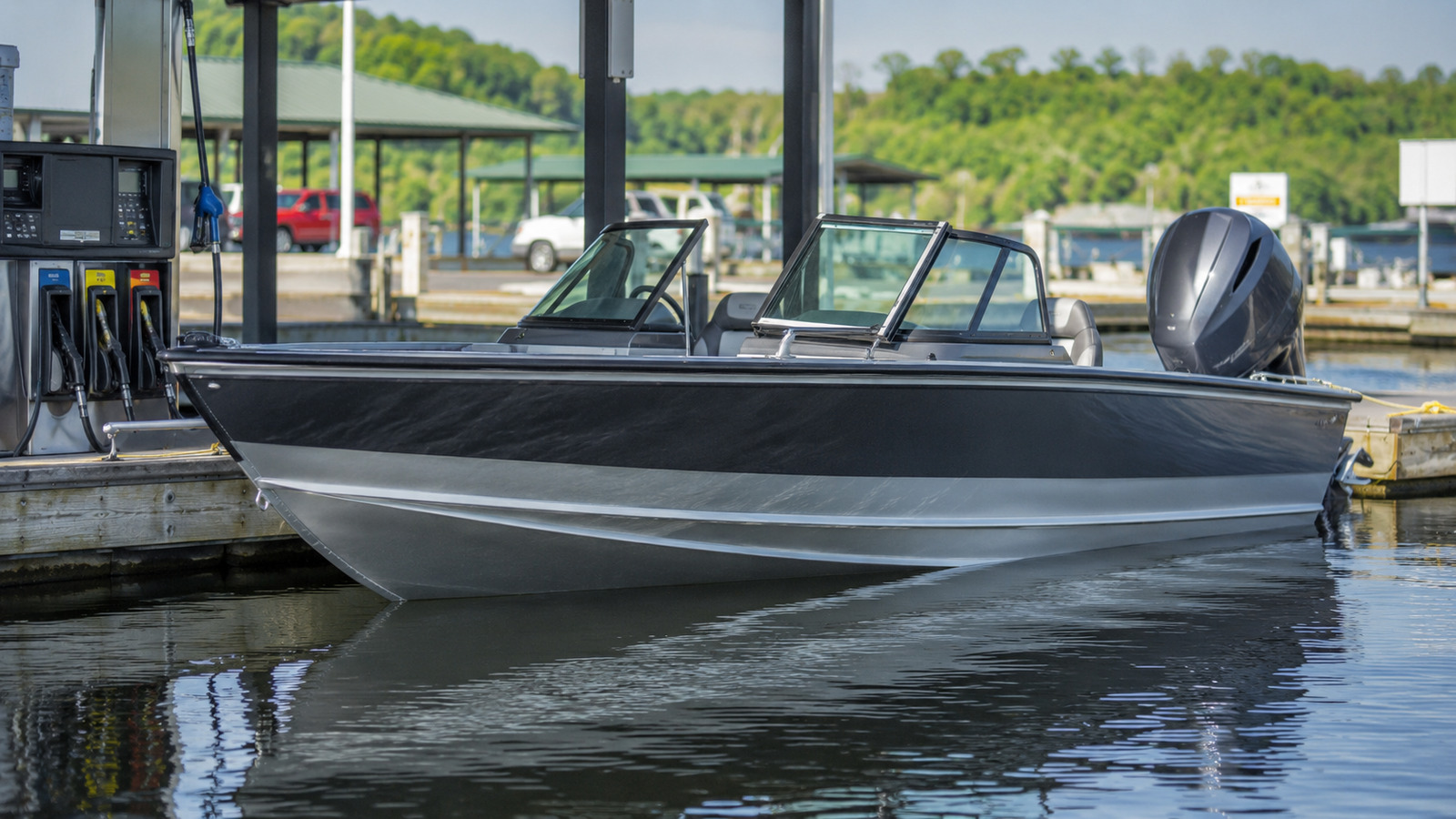 lund pro v 2175 pro v fuel dock profile 20