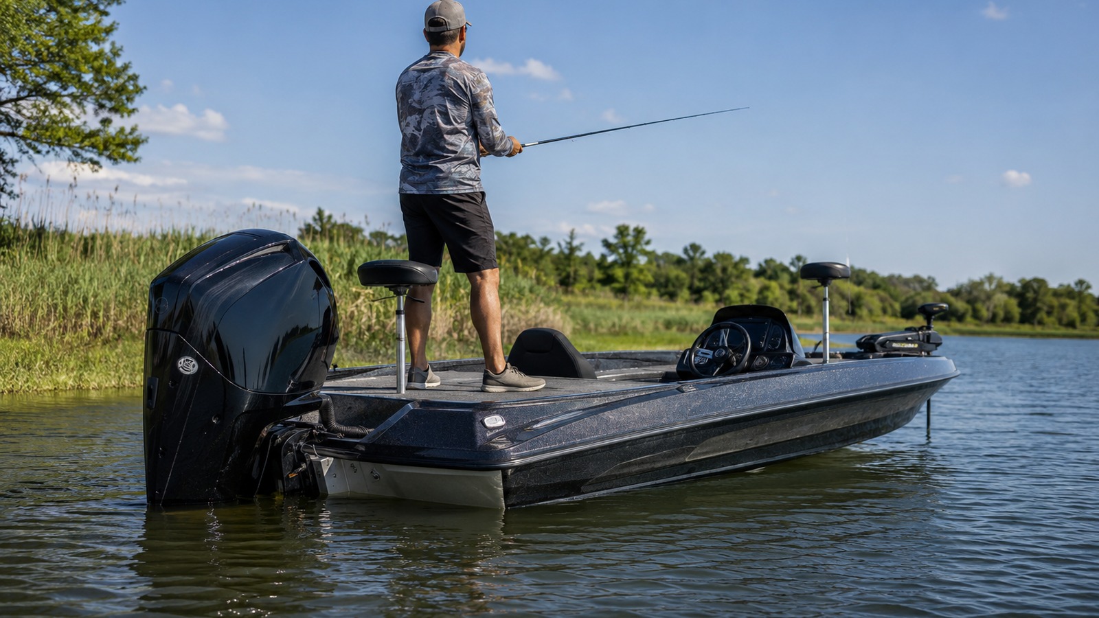 lund pro v bass xs 1875 xs aft fishing platform 23