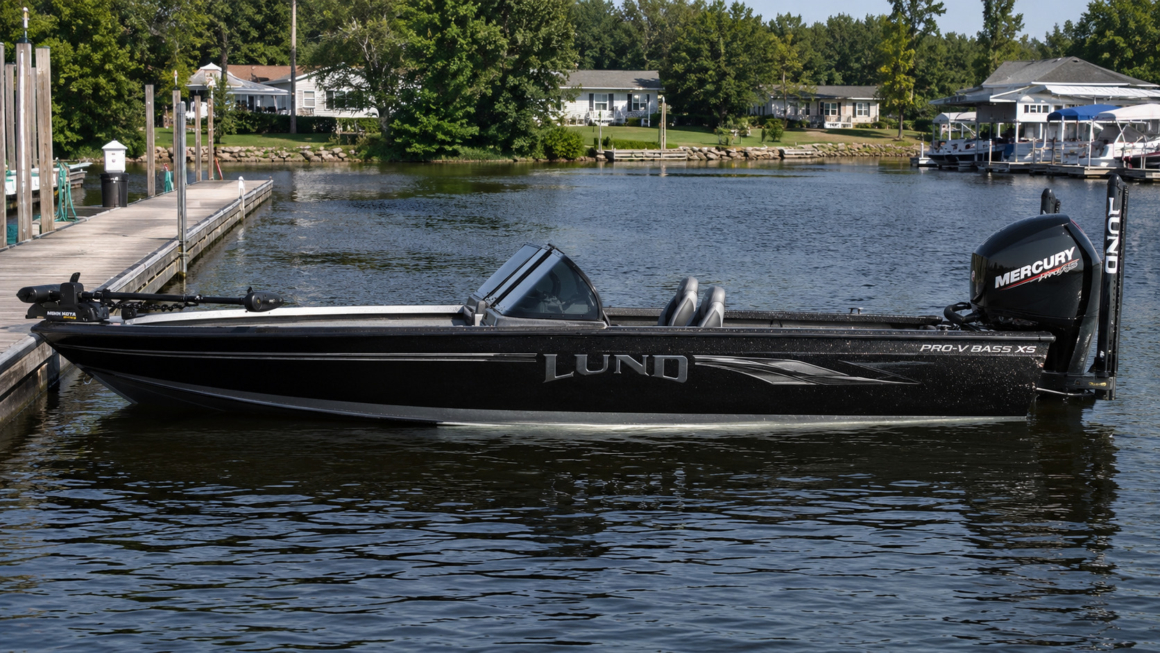 lund pro v bass xs dockside profile 05