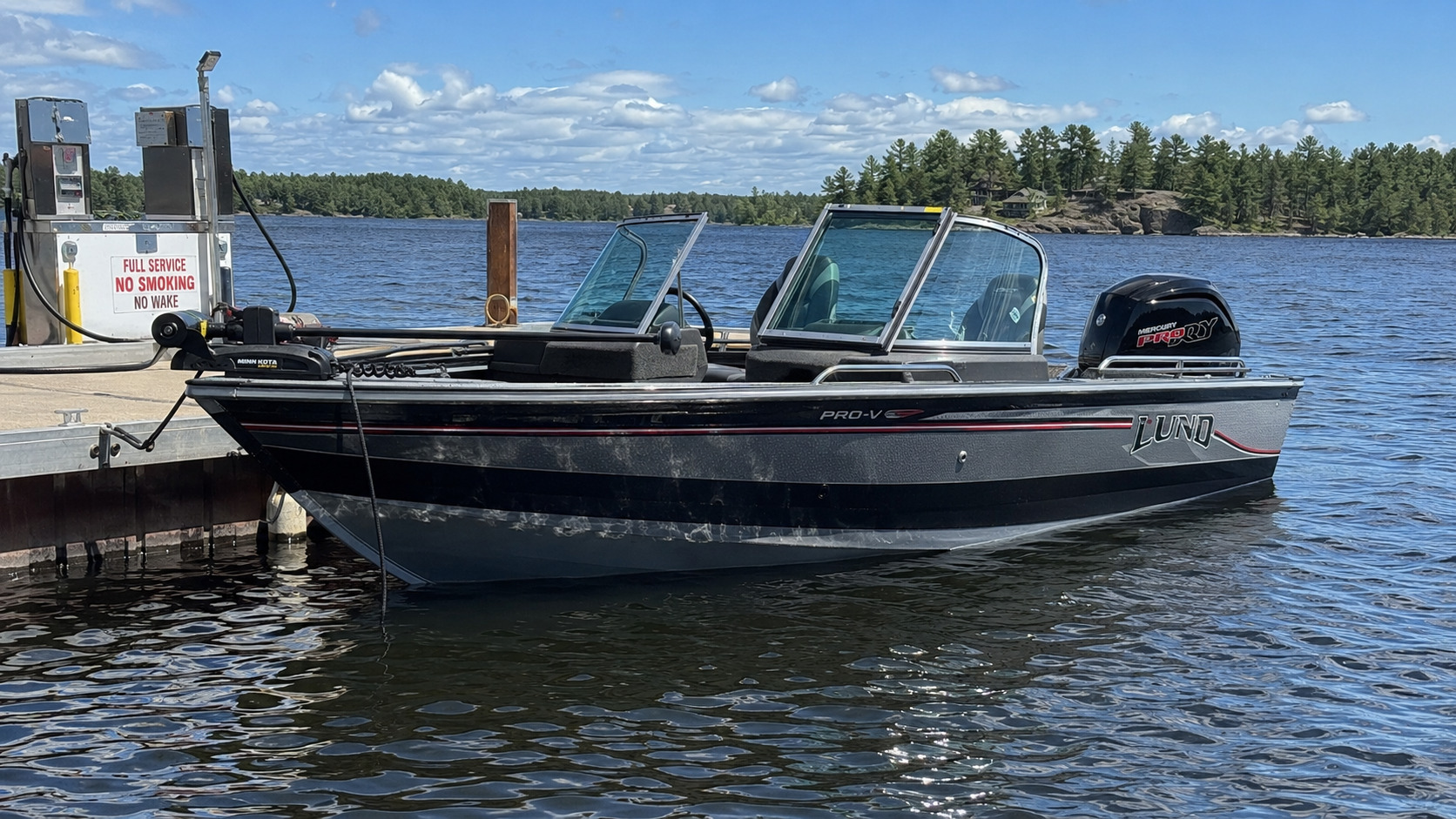 lund pro v marina exterior 07