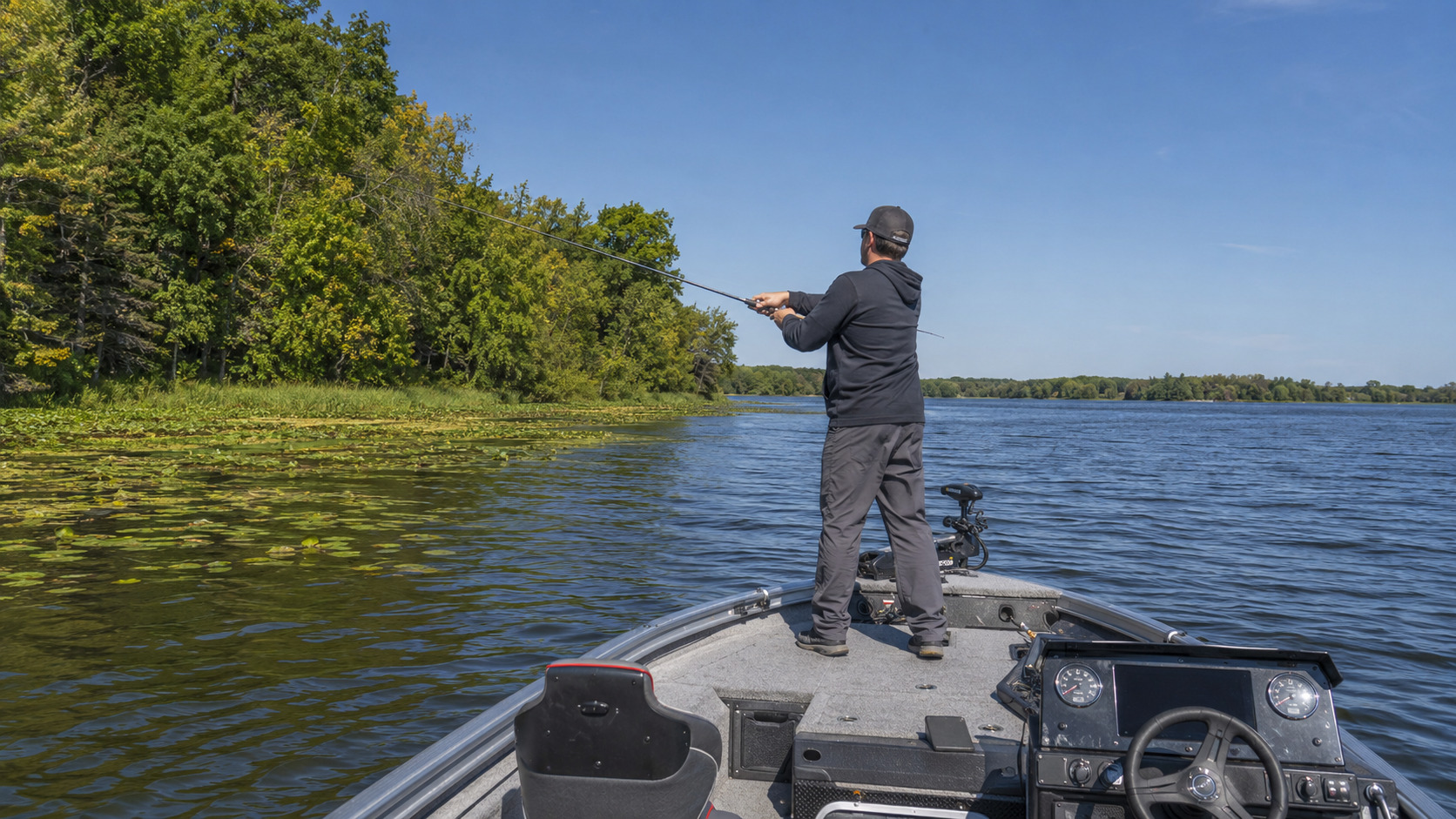 lund pro v musky xs musky lifestyle 03