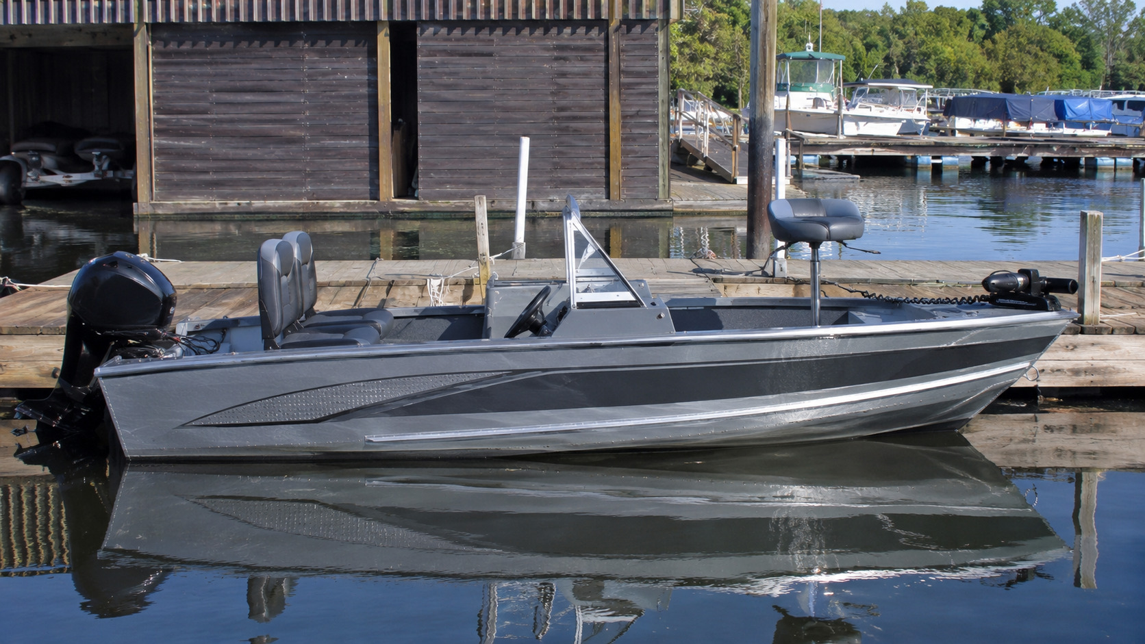 lund renegade dockside profile 02