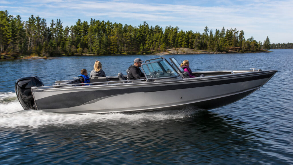 lund tyee 2075 tyee hero underway 01