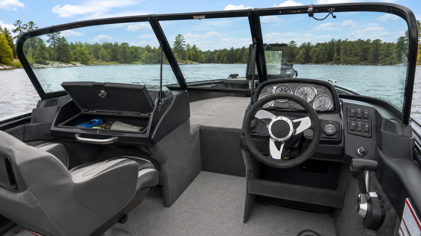 lund tyee helm detail 02