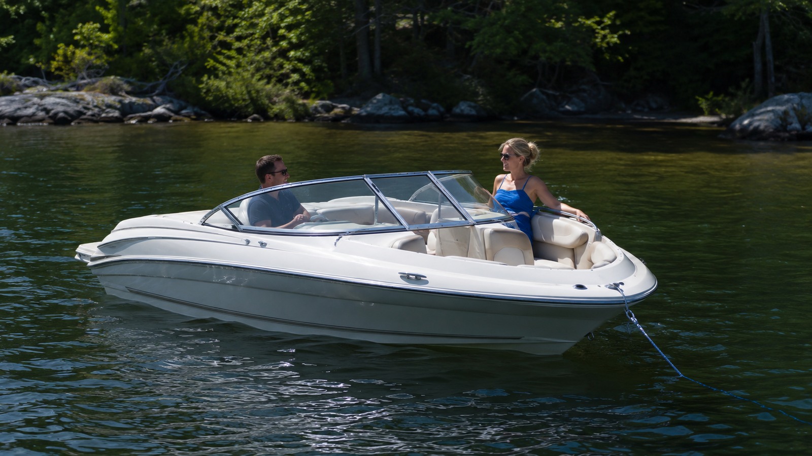 sea ray 175 sport anchored cove 01