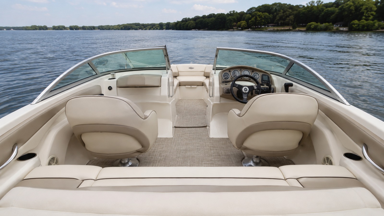 sea ray 180 sport cockpit to bow view 01