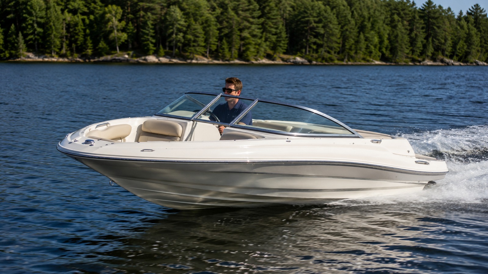 sea ray 180 sport front quarter running 01