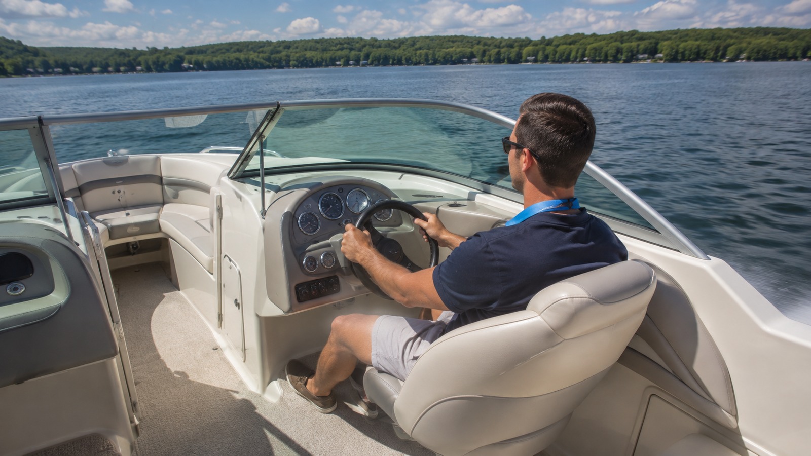 sea ray 180 sport helm detail 01