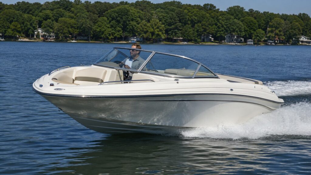sea ray 185 sport running hero 01