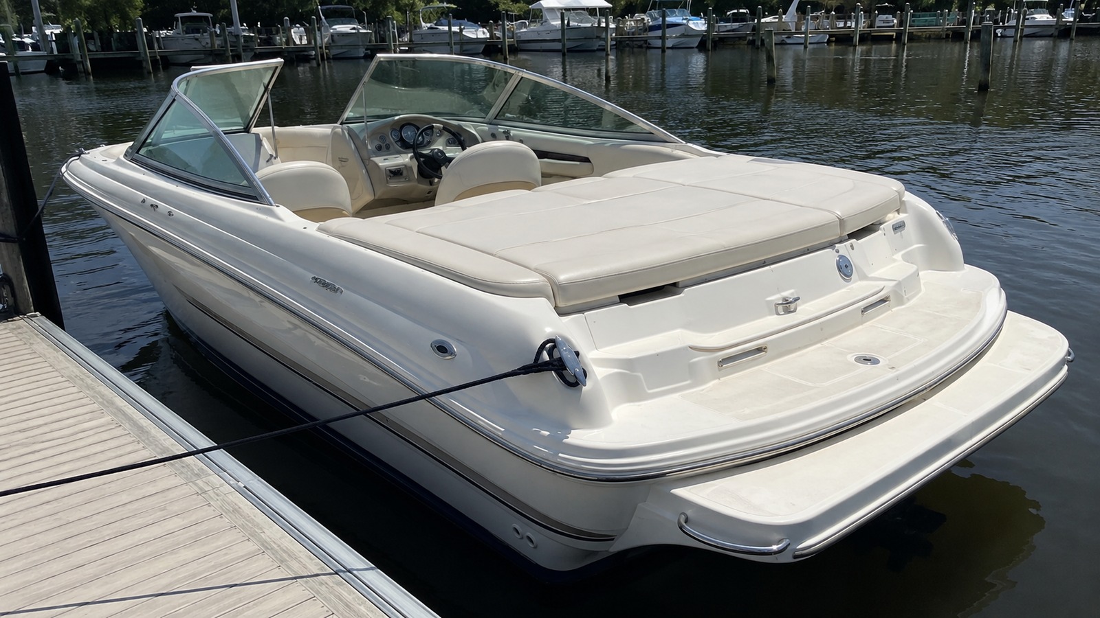 sea ray 185 sport stern quarter dockside 01