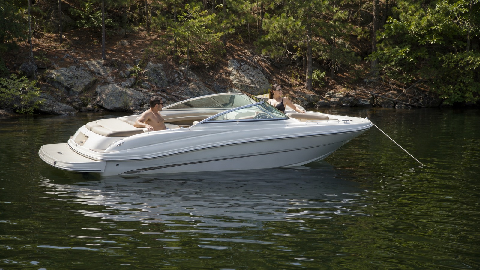 sea ray 190 sport anchored cove 01