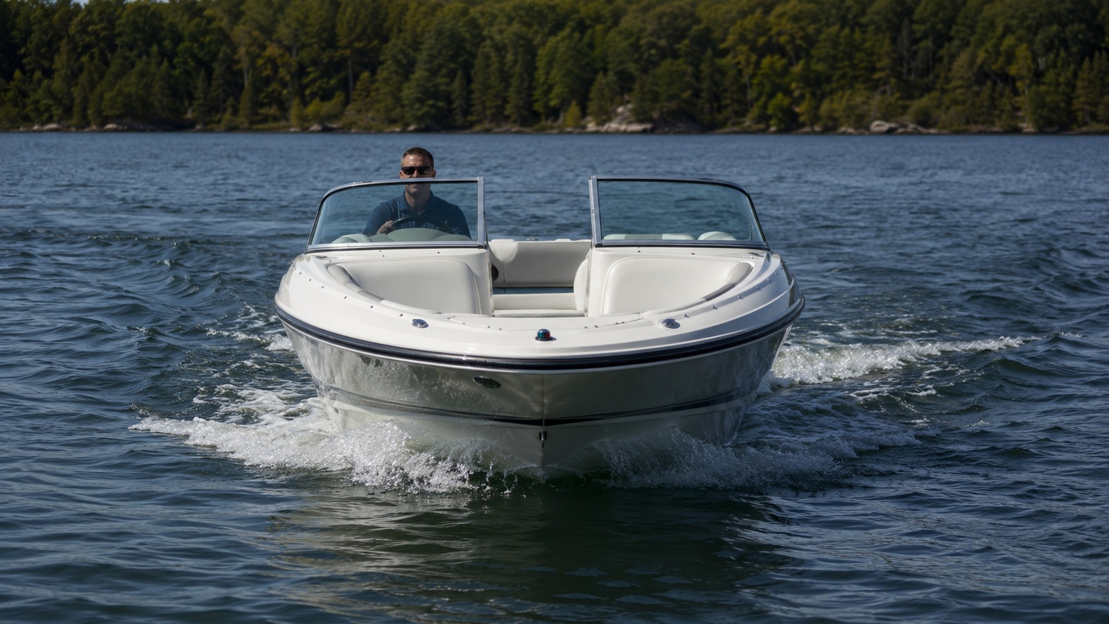 sea ray 190 sport bow on cruising 01
