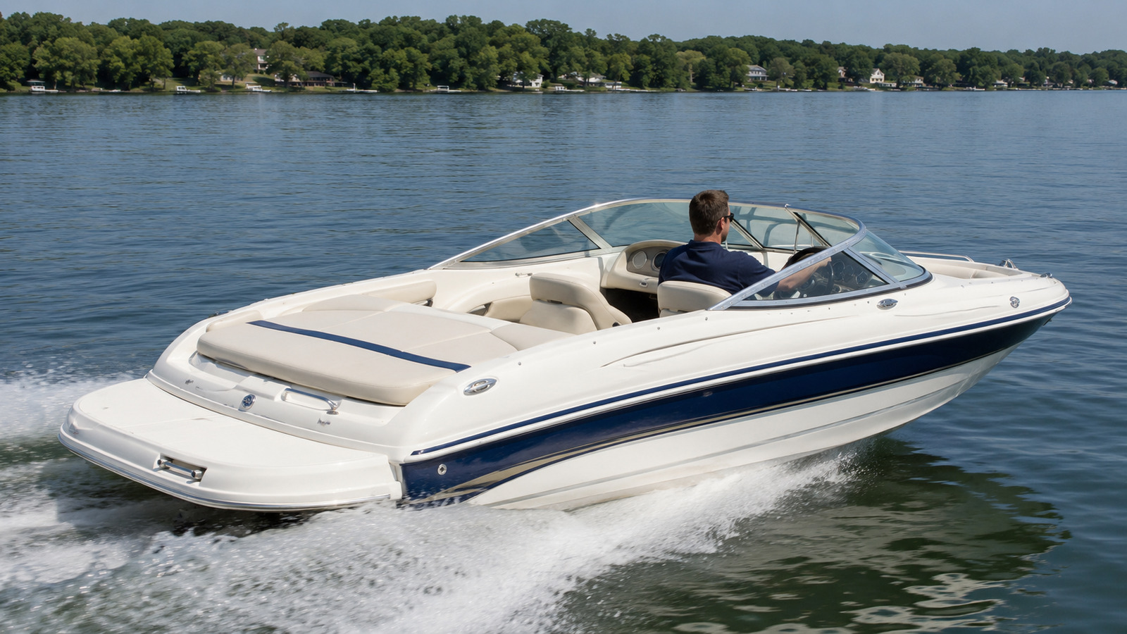 sea ray 190 sundeck rear quarter running 03