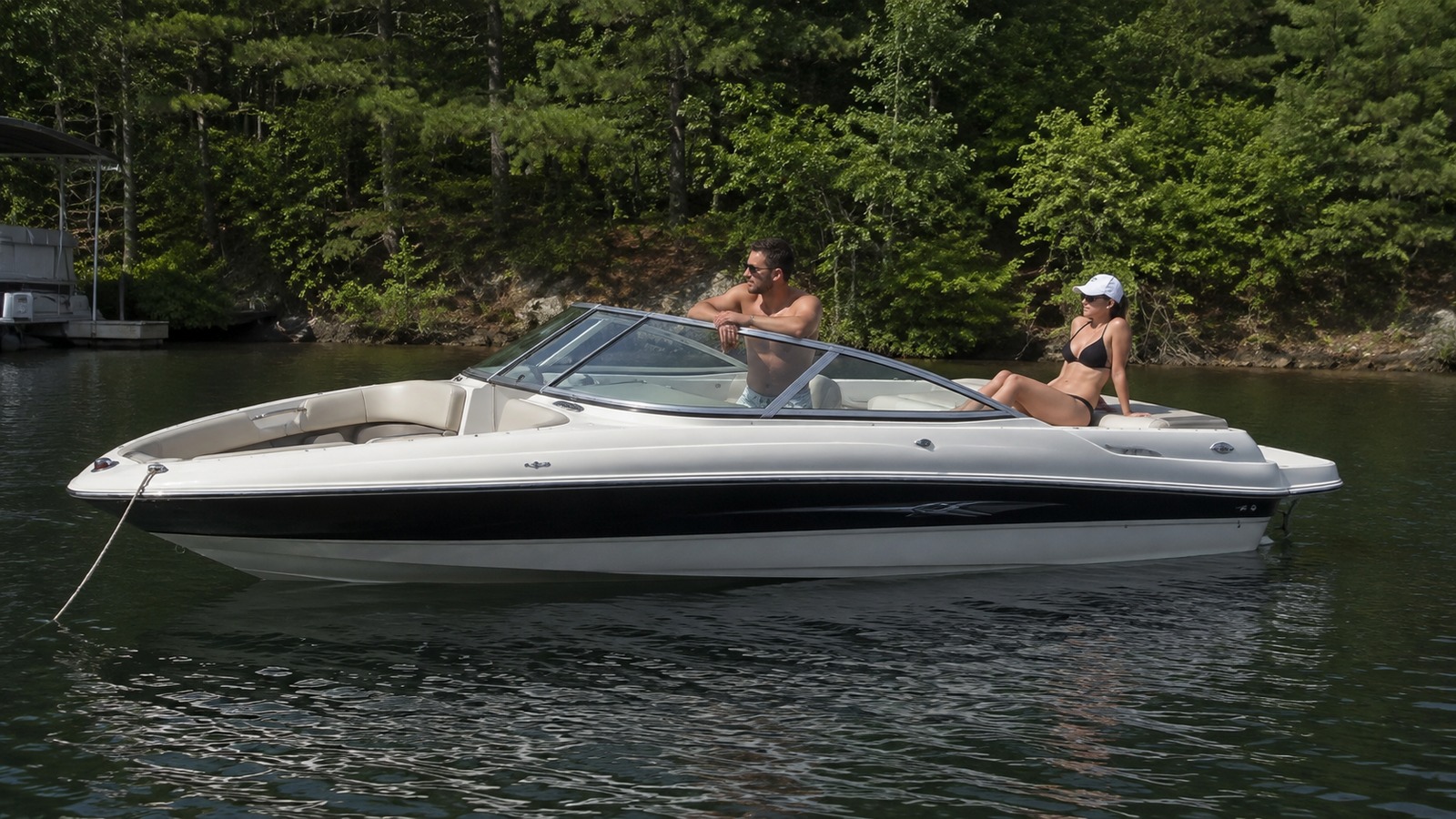 sea ray 195 sport anchored cove 01