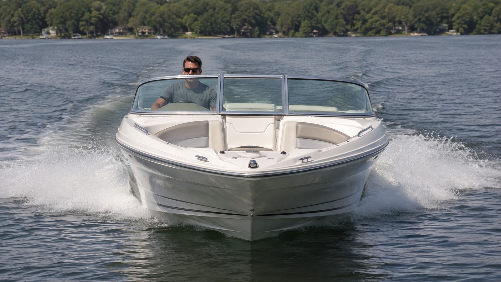 sea ray 195 sport bow on cruising 01