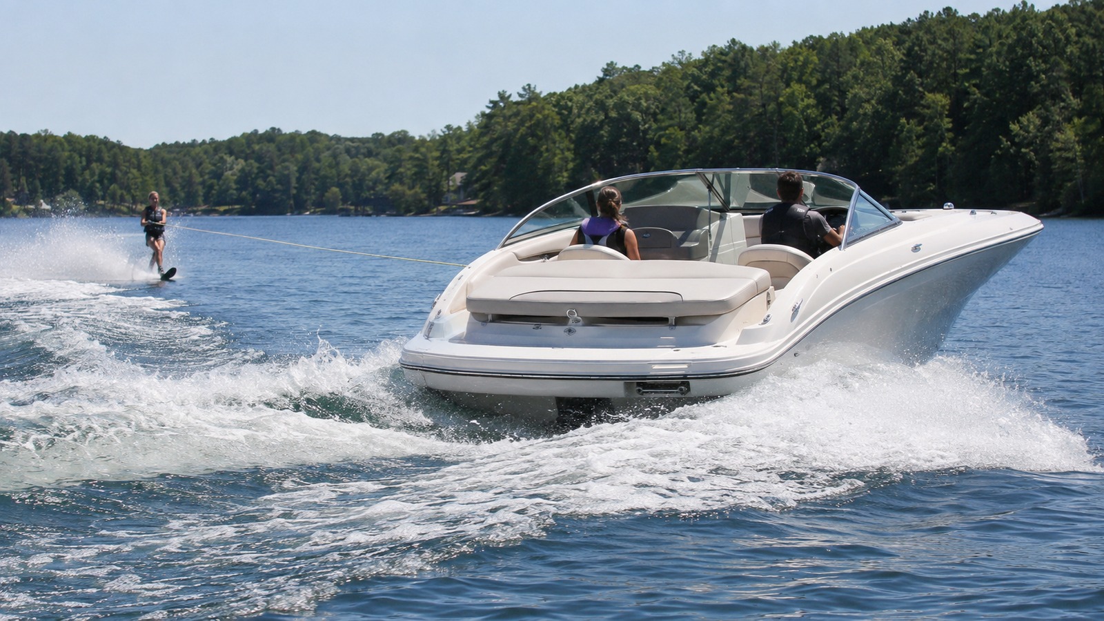 sea ray 195 sport waterskiing lifestyle 01
