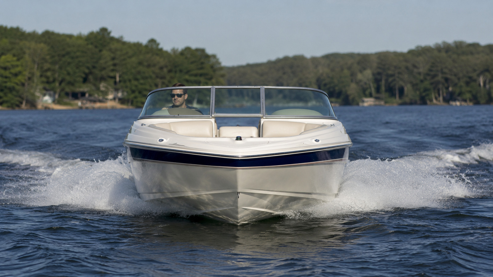 sea ray 200 select bow on cruising 05