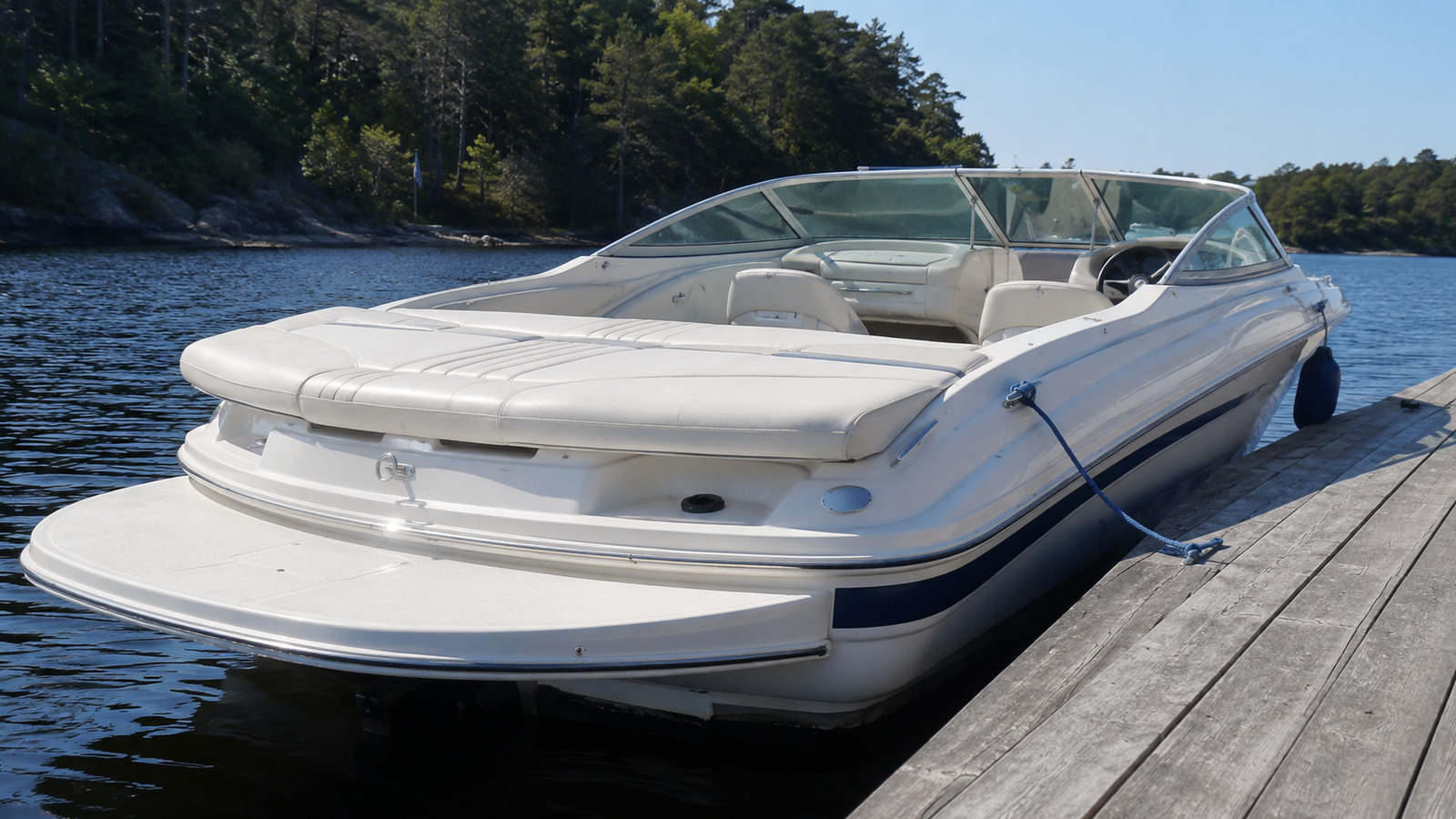 sea ray 200 select stern quarter dockside 07