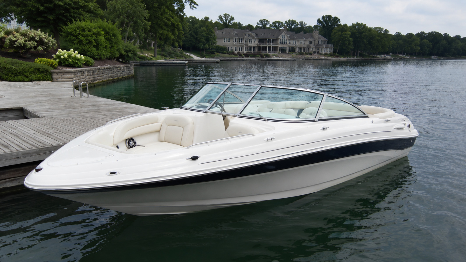 sea ray 200 sundeck premium exterior hero 25