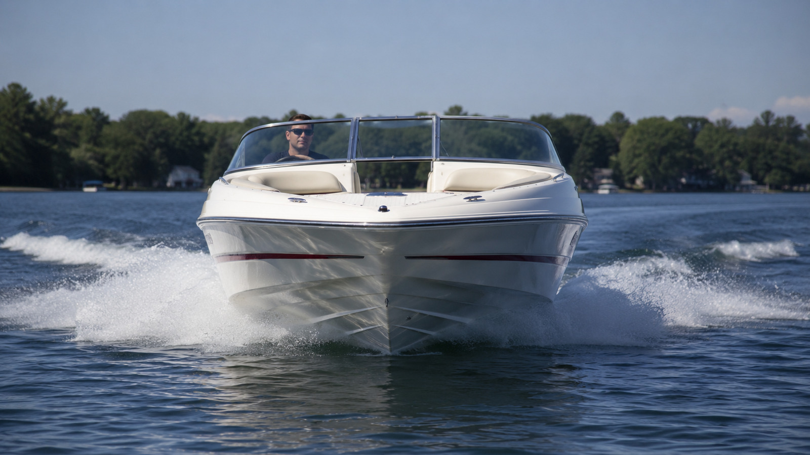 sea ray 210 select bow on cruising 05