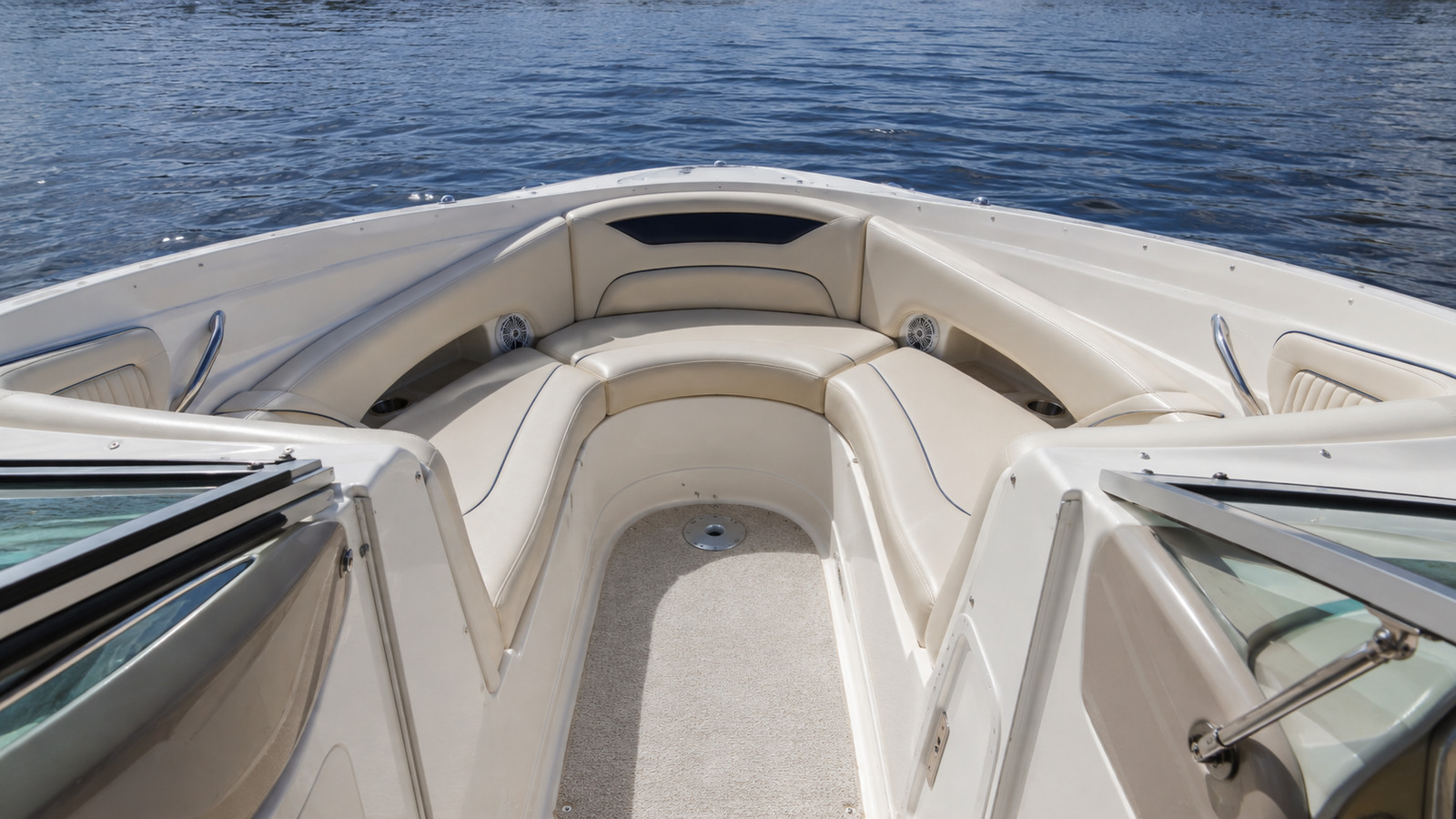 sea ray 210 sundeck bow lounge wide 07