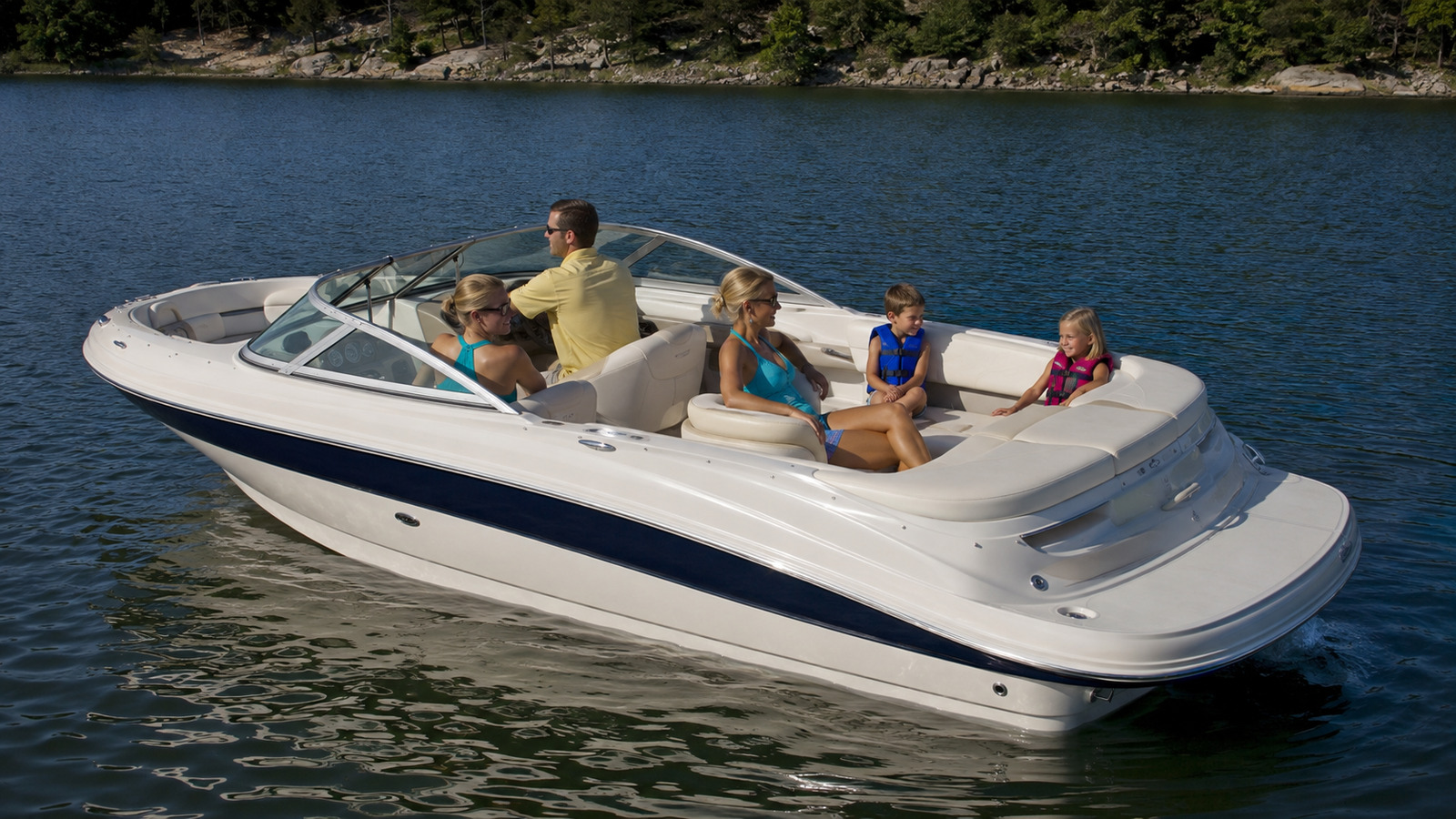 sea ray 210 sundeck family cockpit 08