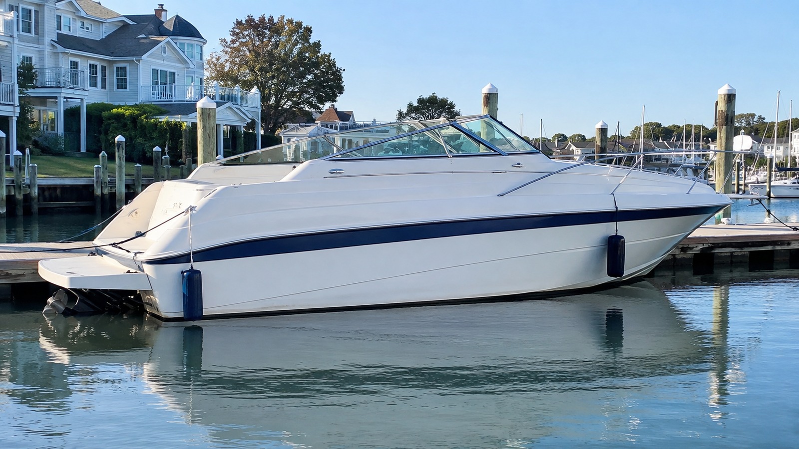 sea ray 215 express cruiser dockside profile 05