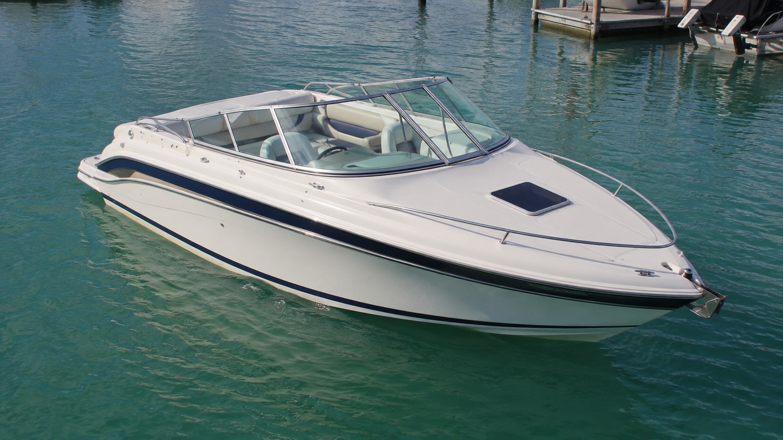 sea ray 215 express cruiser elevated exterior 06