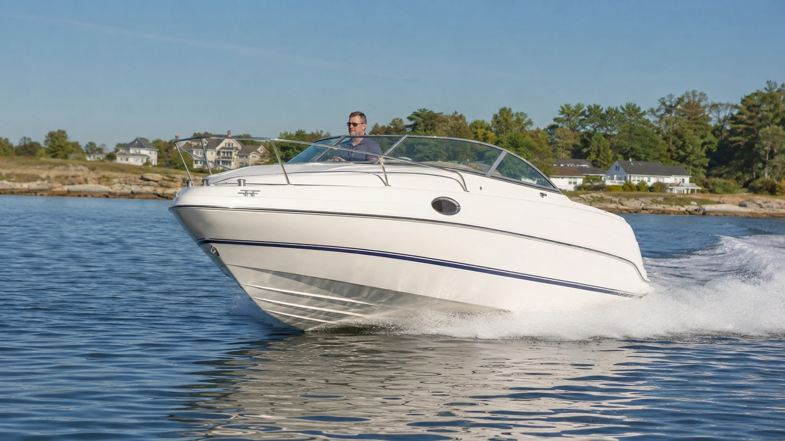 sea ray 215 express cruiser front quarter running 02
