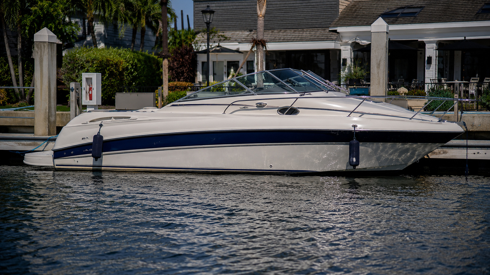 sea ray 215 weekender dockside profile 06