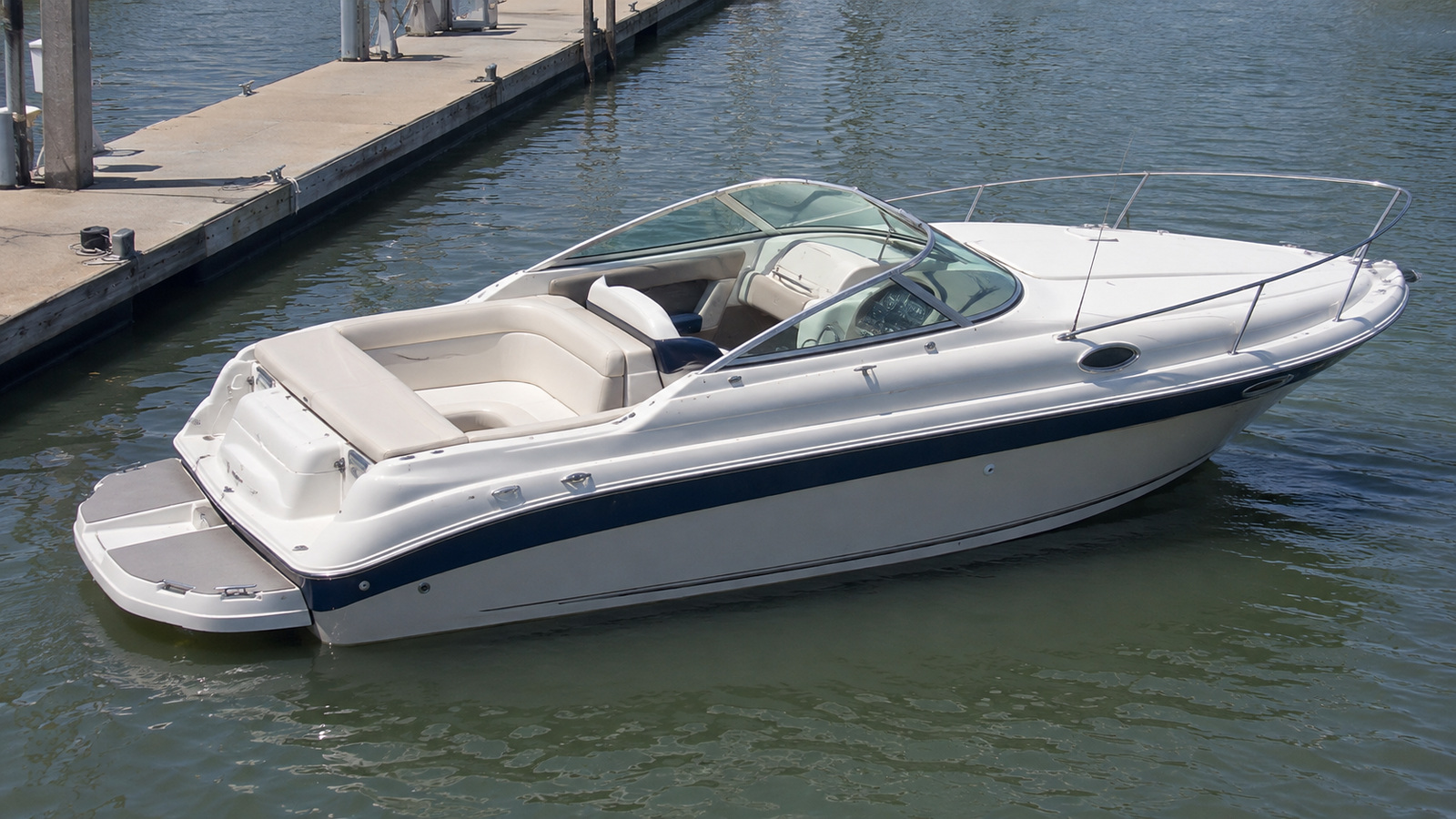 sea ray 215 weekender elevated exterior 08