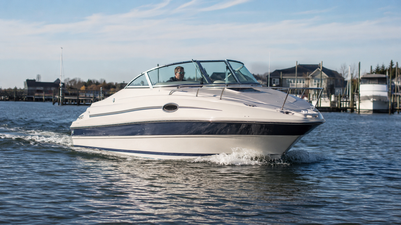 sea ray 215 weekender front quarter running 02