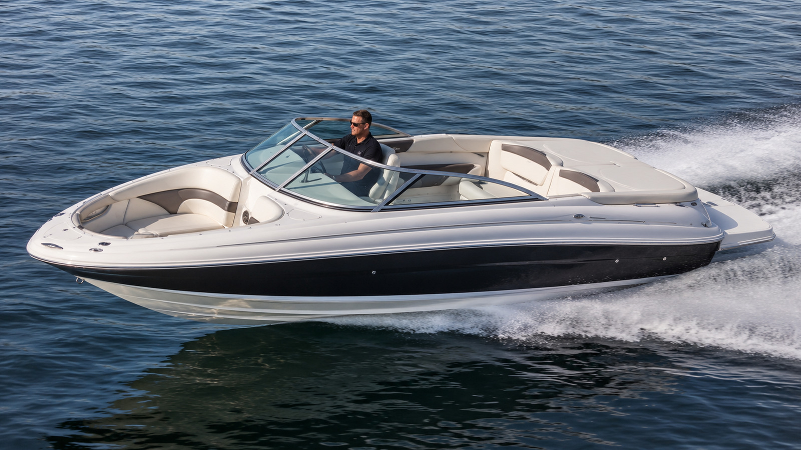 sea ray 220 select elevated underway 09
