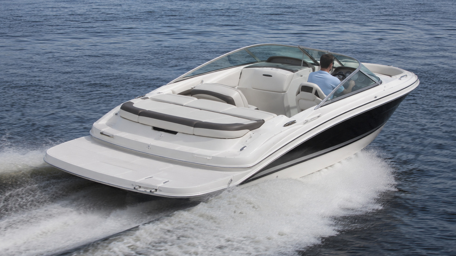 sea ray 220 select rear quarter running 03