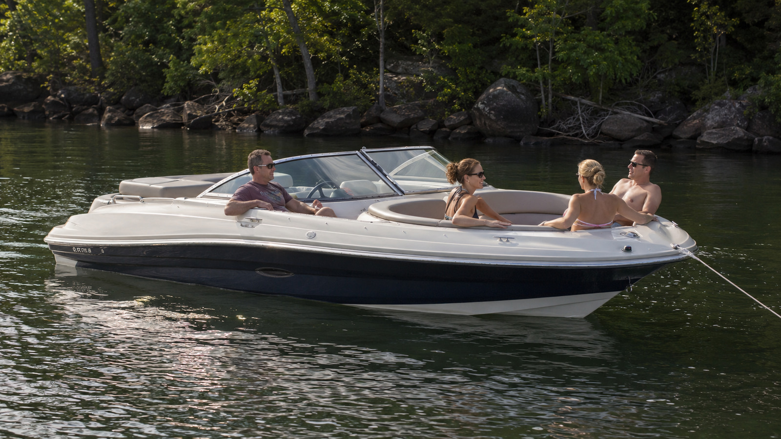 sea ray 220 sport anchored cove 01