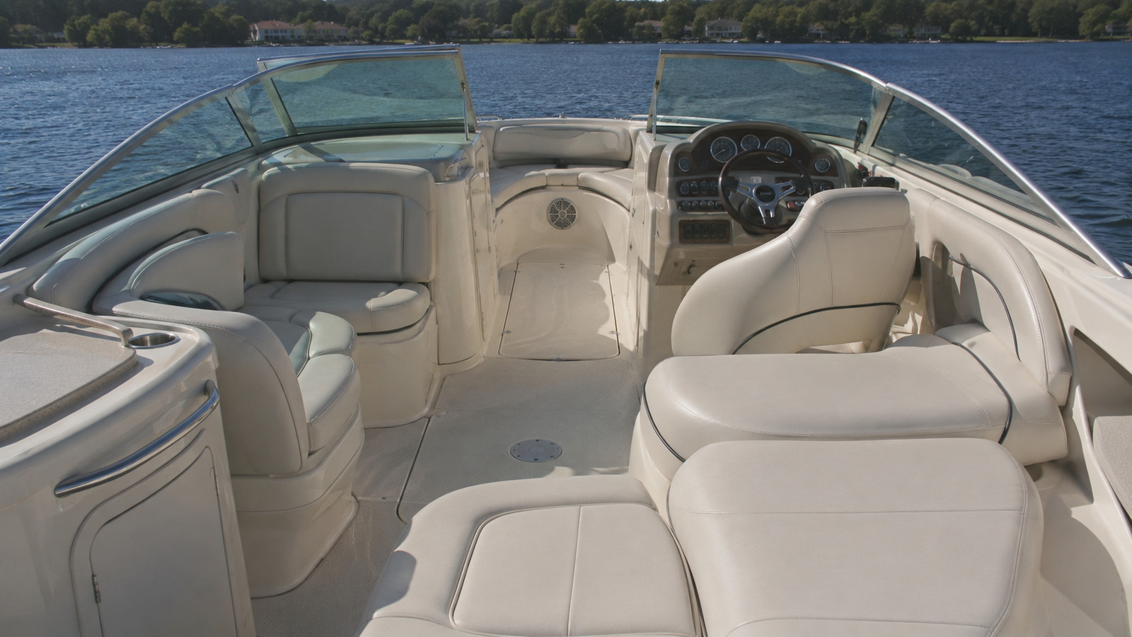 sea ray 220 sundeck bow lounge wide 07