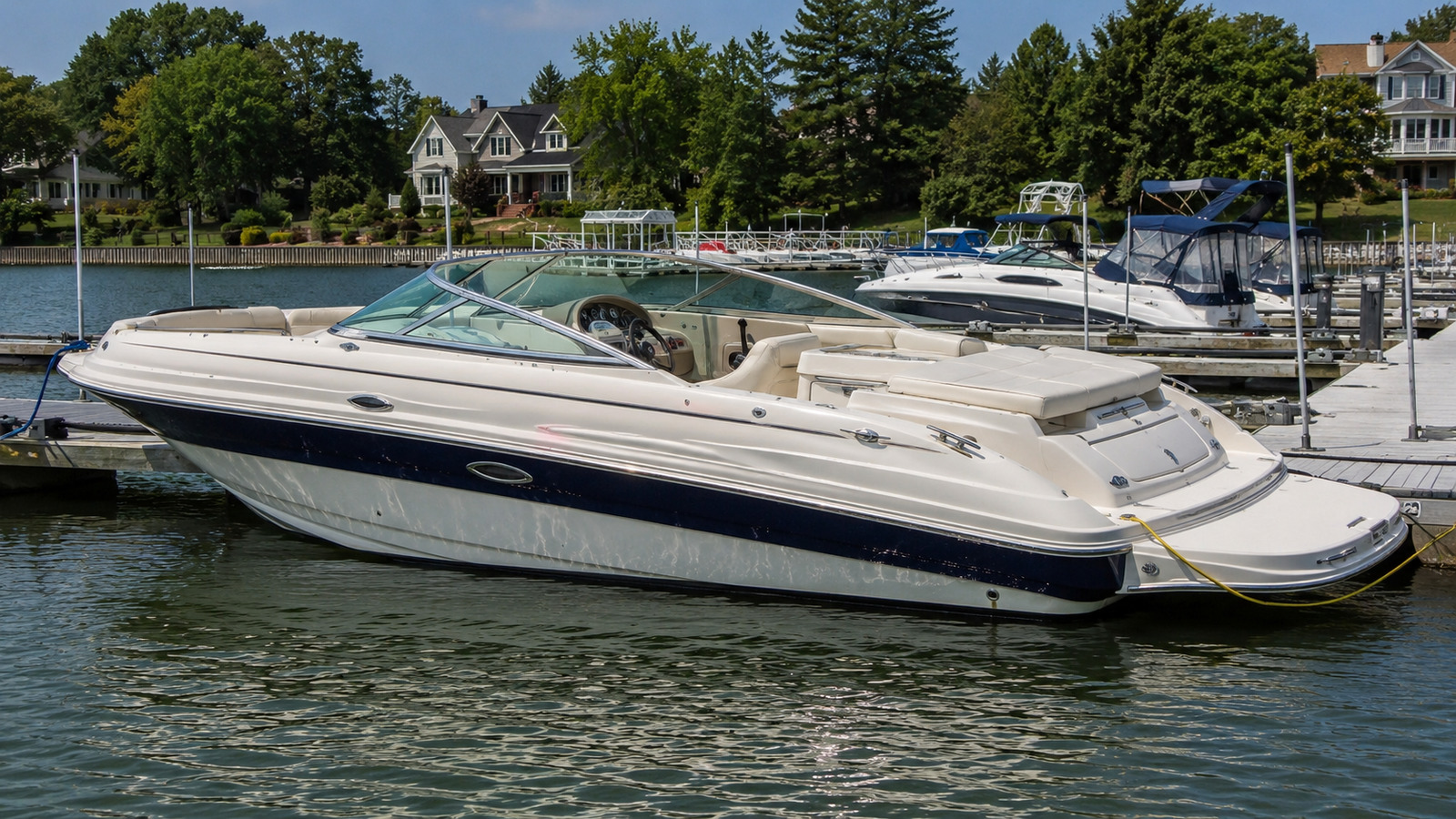 sea ray 220 sundeck dockside profile 05