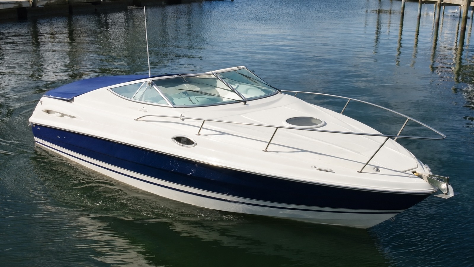 sea ray 225 express cruiser elevated exterior 06