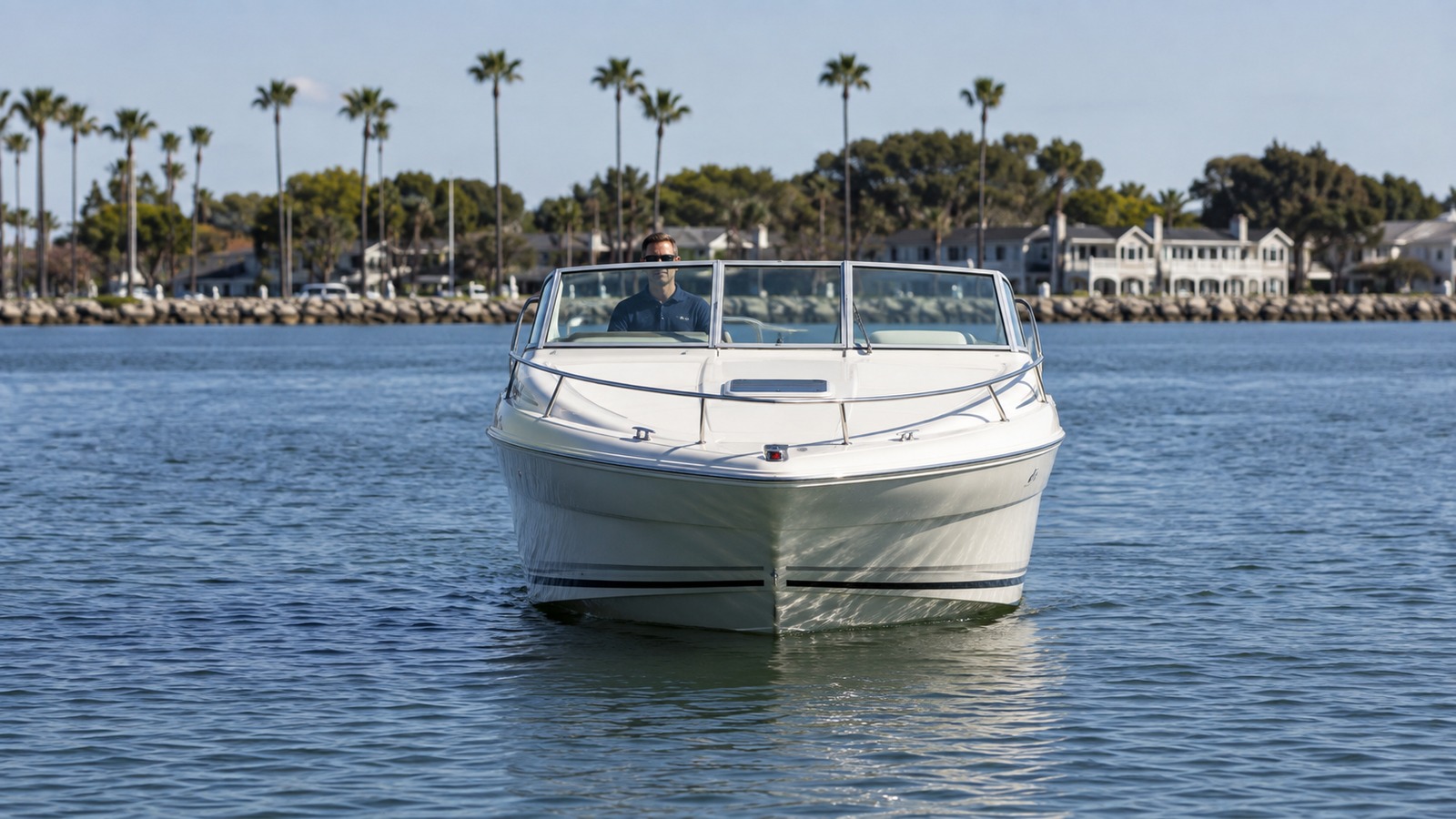 sea ray 225 weekender bow on cruising 05