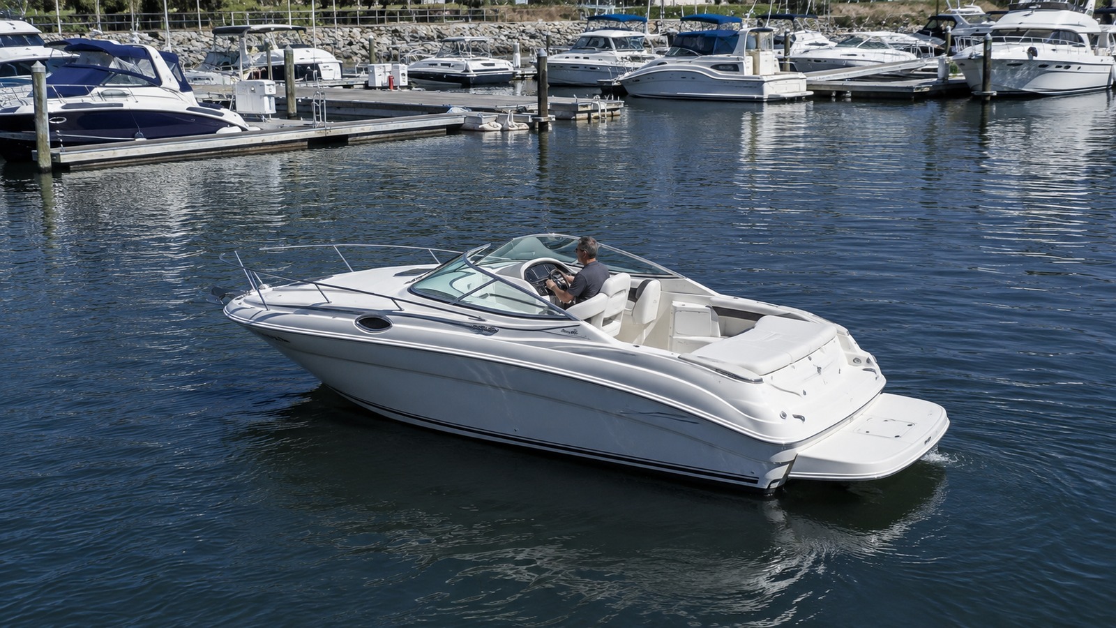 sea ray 225 weekender elevated exterior 09